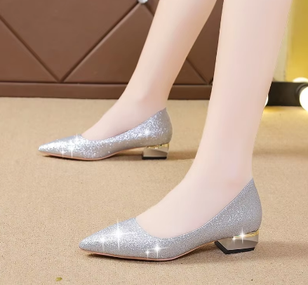 Moteriški žemi elegantiški batai iš Modora.lt Moteriški žemi elegantiški batai iš Modora.lt
